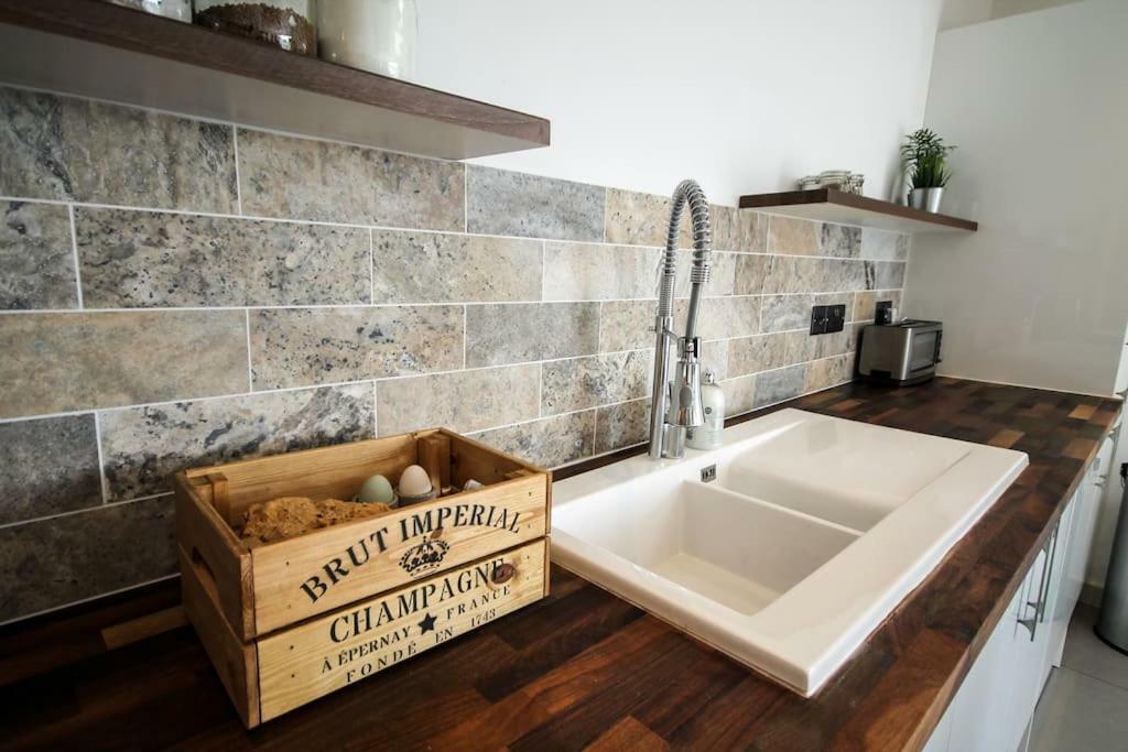 Clover Cottage Beeley Екстер'єр фото
